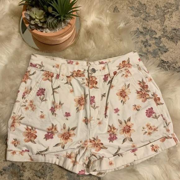 American Eagle Jean Shorts Size: 6 - Picture 1 of 5